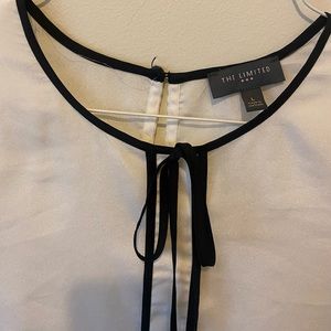 Short sleeve casual or business blouse